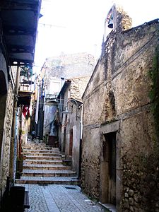 Église de San Leonardo - Guardia Sanframondi.JPG