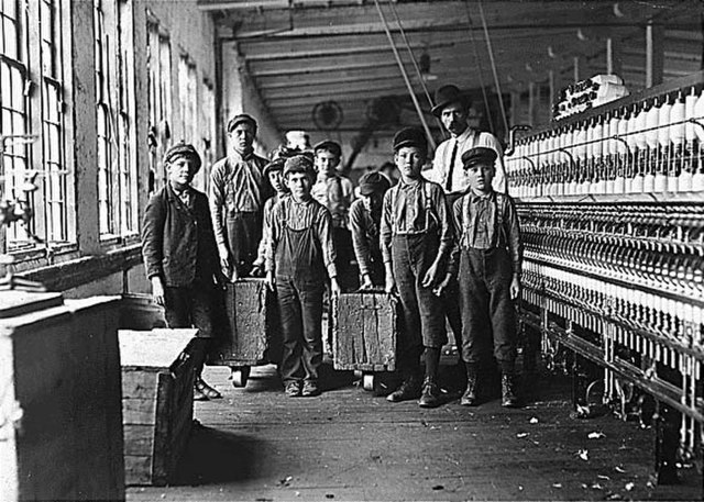 Some of the bobbin doffers and the superintendent at Catawba Cotton Mill, December 1908. Photographed by Lewis Hine.