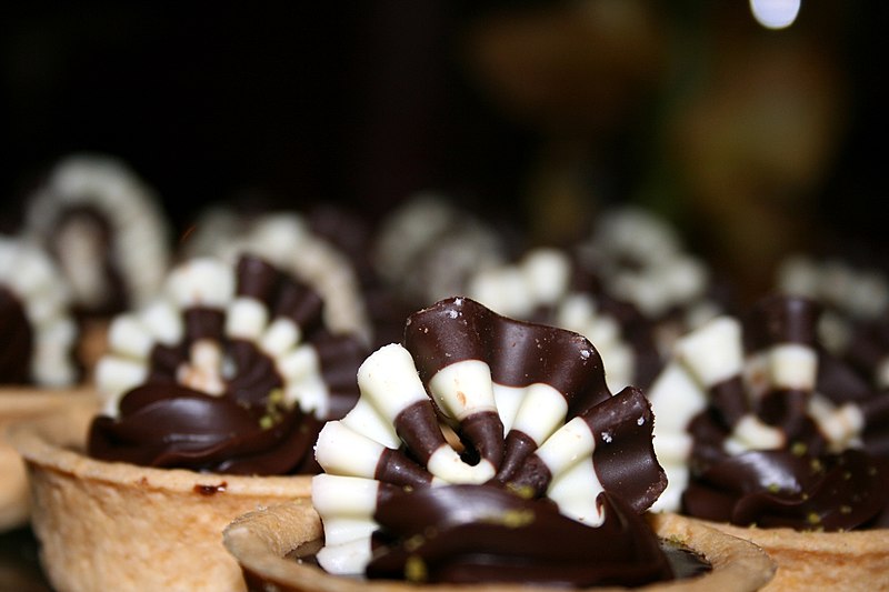 File:Chocolate tarts by Tammy Green.jpg