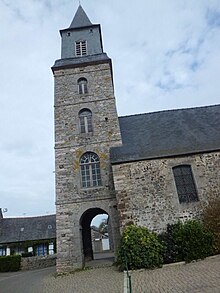 Ang Bell Tower sa Simbahan sa Saint-Pierre, sa Plurien