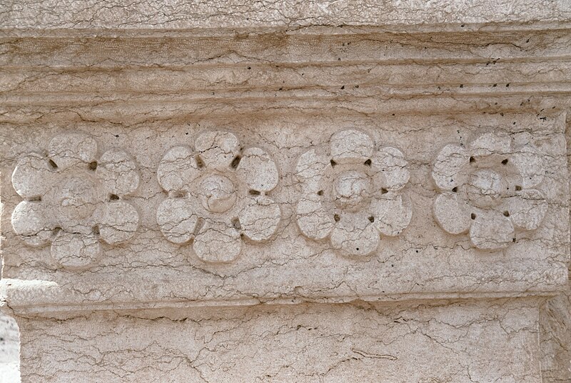 File:Colonnaded Streets, Palmyra (تدمر), Syria - Colonnaded street between Monumental Arch and Tetrapylon - PHBZ024 2016 1013 - Dumbarton Oaks.jpg