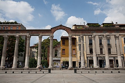 Colonne di San Lorenzo in front of Basilica di San Lorenzo