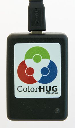 English: The ColorHug2, an open source colorimeter. Français : Le ColorHug2, un colorimètre open source.