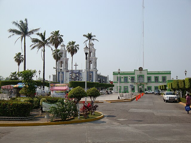 Praça principal da cidade de Comalcalco