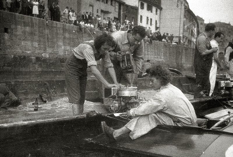 File:Competición de fuerabordas en la bahía de la Concha (7 de 23) - Fondo Marín-Kutxa Fototeka.jpg