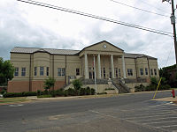 El Centro de Gobierno del Condado de Conecuh en mayo de 2013