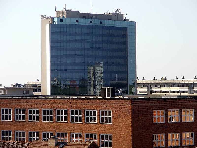 File:Congress hotel (bg) - townhall (fg) - panoramio.jpg