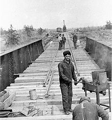 Building a bridge on the National Transcontinental Railway, ca 1910. Construction Chemin de fer.jpg