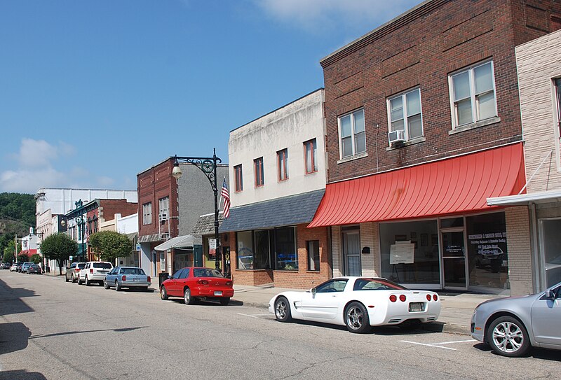 File:Covington, Va - Main Street.jpg