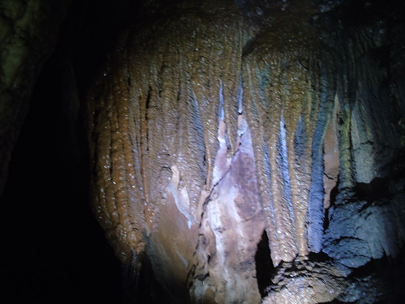 File:Cueva de Valporquero.017 - Vegacervera (Leon).jpg