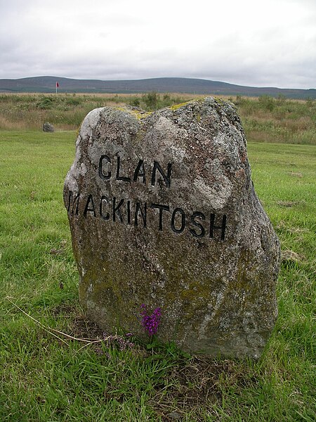 File:Culloden grave (Mackintosh).jpg