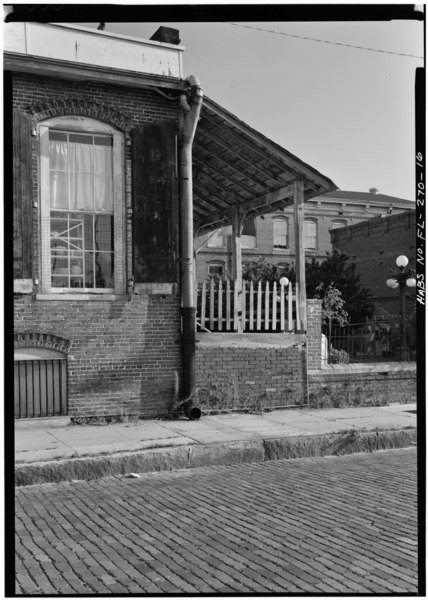 File:DETAIL OF WEST (REAR) PORCH, NORTH SIDE - Ybor Cigar Factory, 1916 North Fourteenth Street, Tampa, Hillsborough County, FL HABS FLA,29-TAMP,19-16.tif