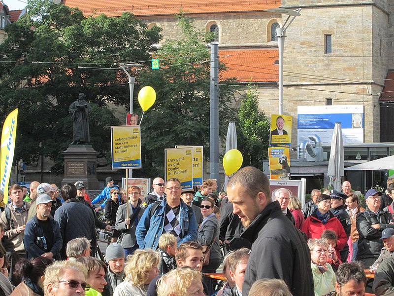 File:DIE PARTEI Erfurt 2013 001.JPG