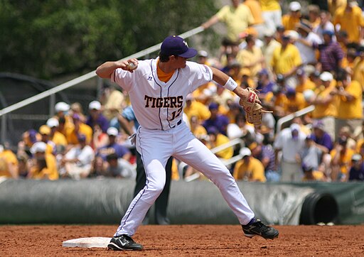 DJ LeMahieu going for double play