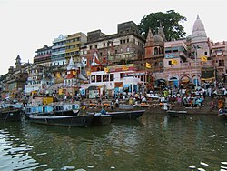Dahsashvamedha ghat in Varanasi 2007.JPG