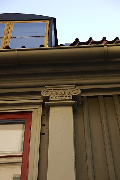 File:Detalj på fasad mot Kungsgatan.JPG