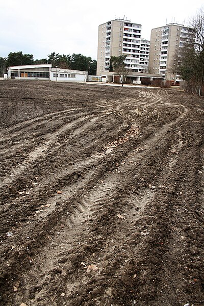 File:Die Spur der Steine (Mittelschleuse). Eisenhüttenstadt.jpg