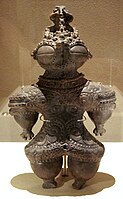Figurina dogū coles típiques "gafes pa la nieve" (1000-400 e.C.).