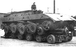 A brit haderők 1945-ben zsákmányolták a prototípust, mely a képen egy utánfutón látható