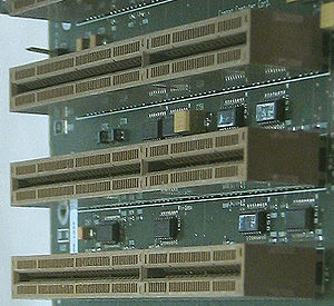 Gambar model slot ekspansi EISA (Extended Industry Standard Architecture) bus dengan sistem I/O 32-bit.