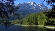 File:Eibsee und Zugspitznordwand.webm