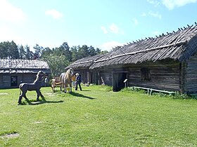 Talon ulkorakennuksia Jan Karlsgårdenissa Sundissa vuonna 2012.