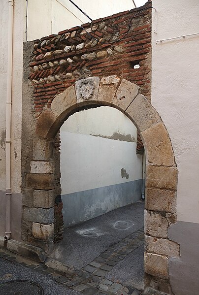 File:Elne arch constantin4.jpg