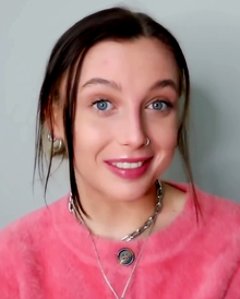 Emma Chamberlain für Allure-Vogue Taiwan 2020 01.png