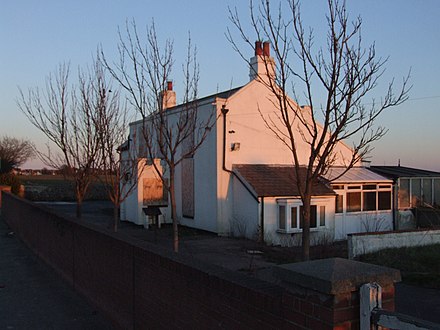The former pub in 2010 Empty house by the Lord of the Manor roundabout, near Ramsgate - geograph.org.uk - 1806151.jpg