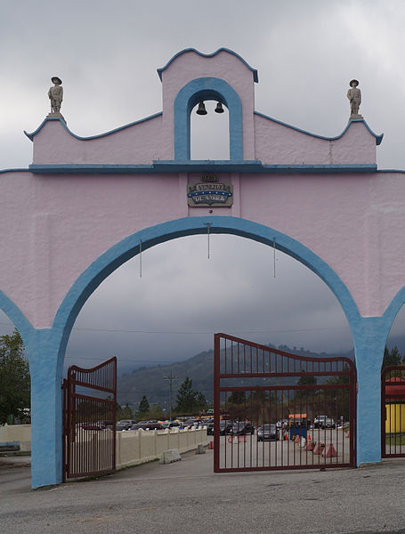 File:Entrada Parque temático La Venezuela de Antier I.jpg