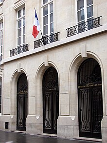 The entrance to Sciences Po on Rue Saint-Guillaume Entree scpo.jpg