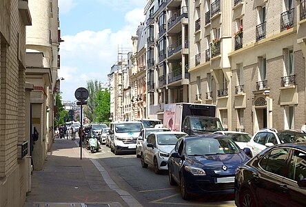 La rue des Plantes vue depuis le boulevard Brune.