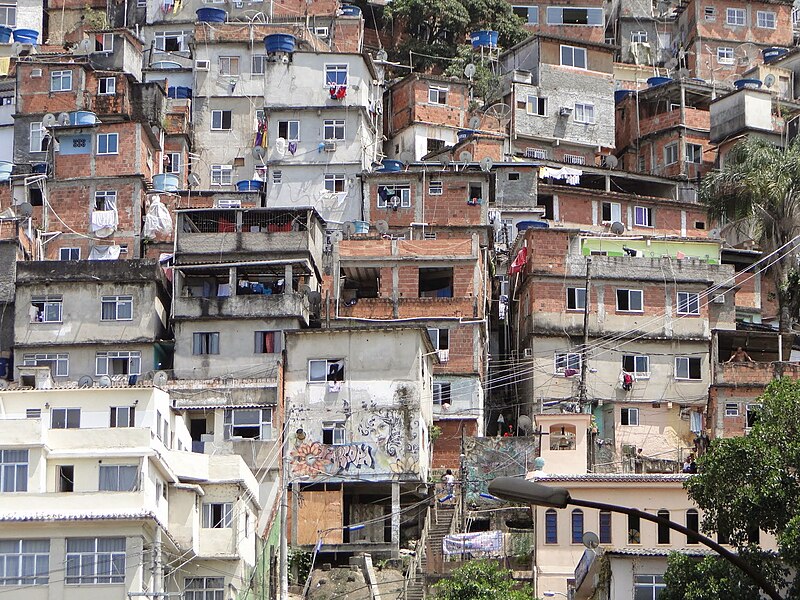 File:Favela not far from Copacabana.JPG