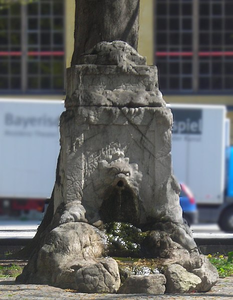 File:Felsenbrunnen München.JPG