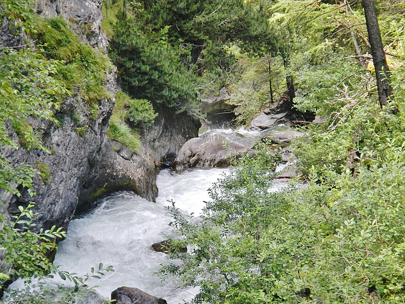 File:Fluss Stille Bach in Nauders - panoramio.jpg