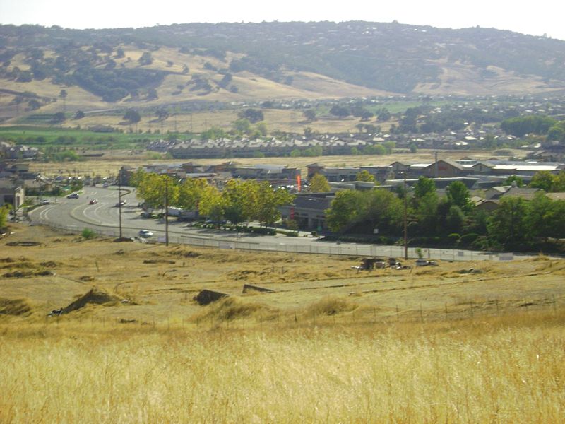 File:Folsom, E. Natoma at Blue Ravine - panoramio.jpg