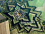 Fort Bourtange nära Groningen, Nederländerna, restaurerad till 1750-talets utseende.