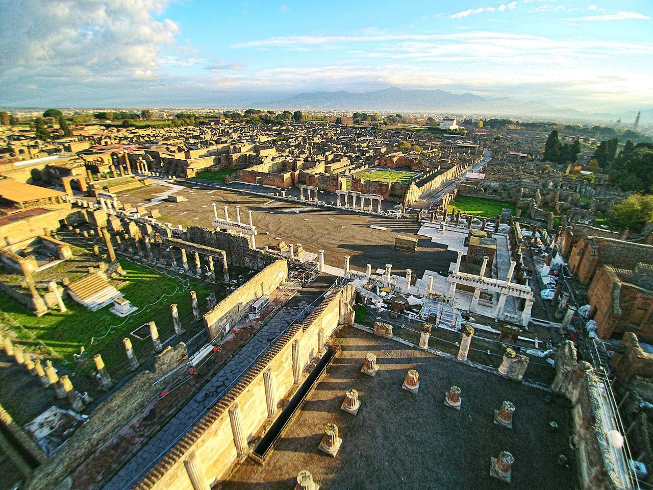 Forum of Pompeii.jpg