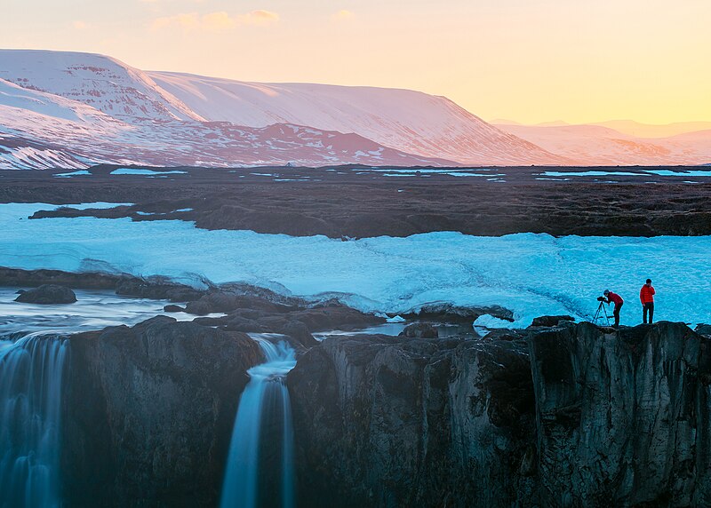 File:Góðafoss (Unsplash).jpg