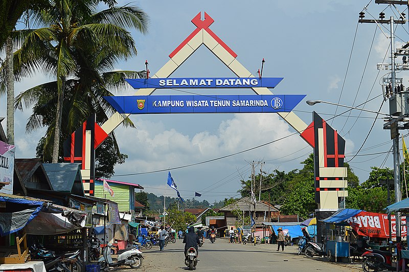 File:Gerbang Selamat Datang di Kampung Wisata Tenun Samarinda.jpg