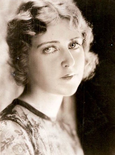 Gloria Grey actress headshot ca. 1926.jpg