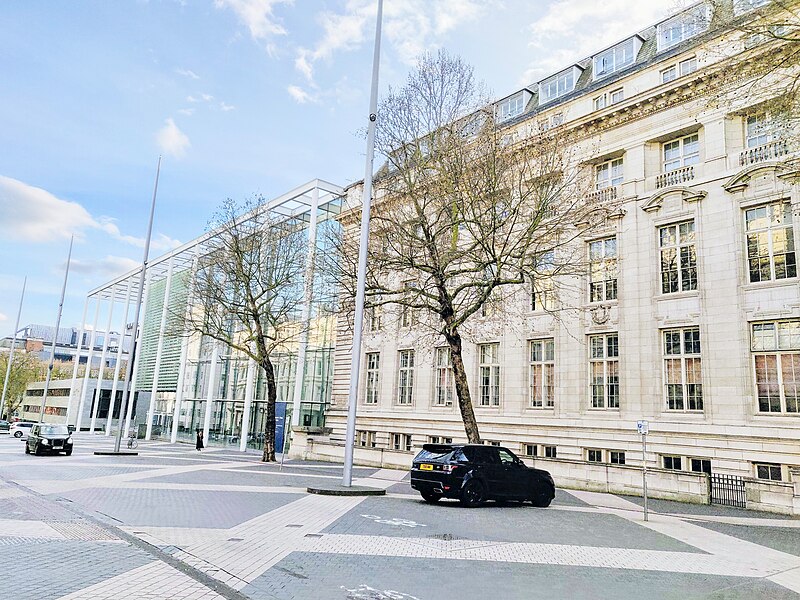 File:Goldsmiths Extension and Main Entrance from across Exhibition Road.jpg