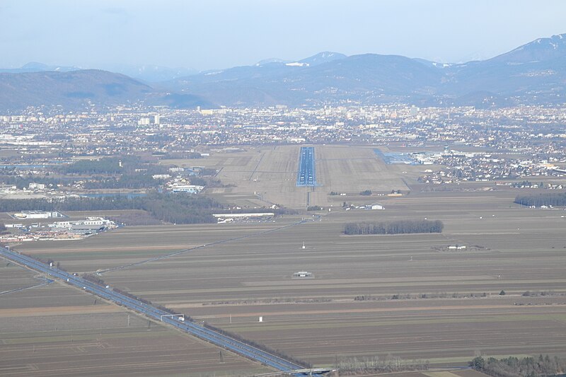 File:Graz RWY 35C (6742105497).jpg