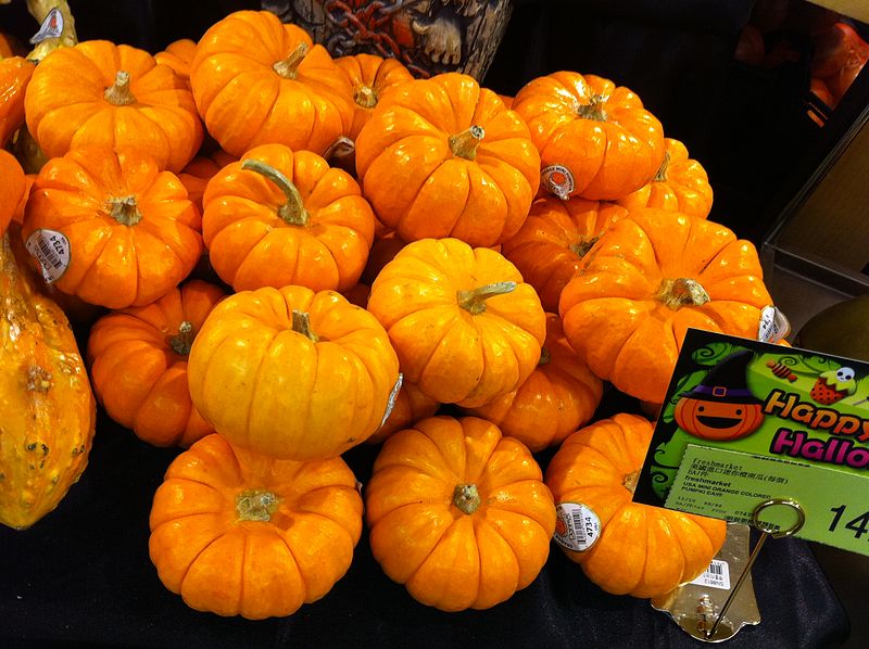 File:HK Sheung Wan Parkn Shop Halloween decor Pumpkins Oct-2013 003.JPG