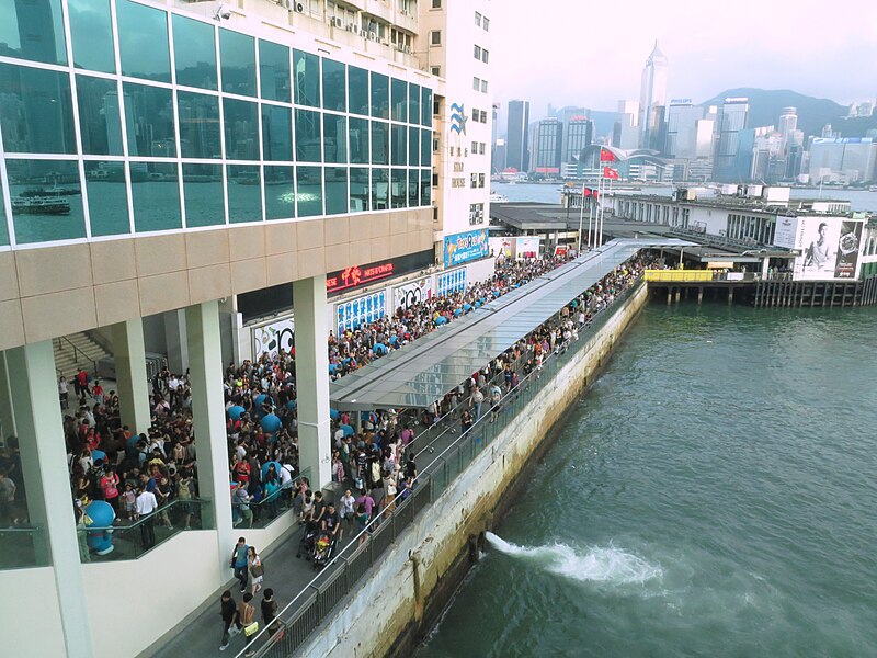 File:Harbour City, Ocean Terminal Forecourt (Hong Kong).jpg