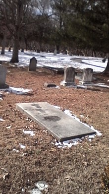 St. Thomas' churchyard Harry doll grave.jpg