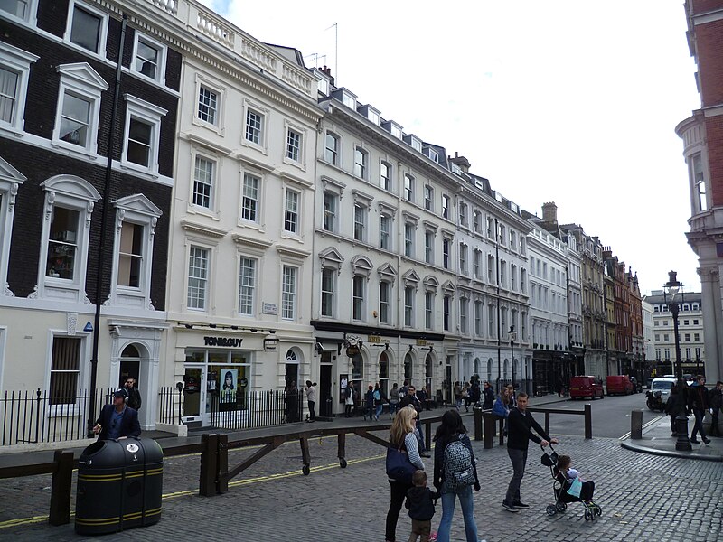 File:Henrietta Street, Covent Garden, London.JPG