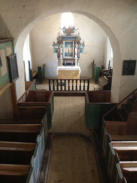 File:Hustad kyrkje Inderøy fra galleriet.jpg