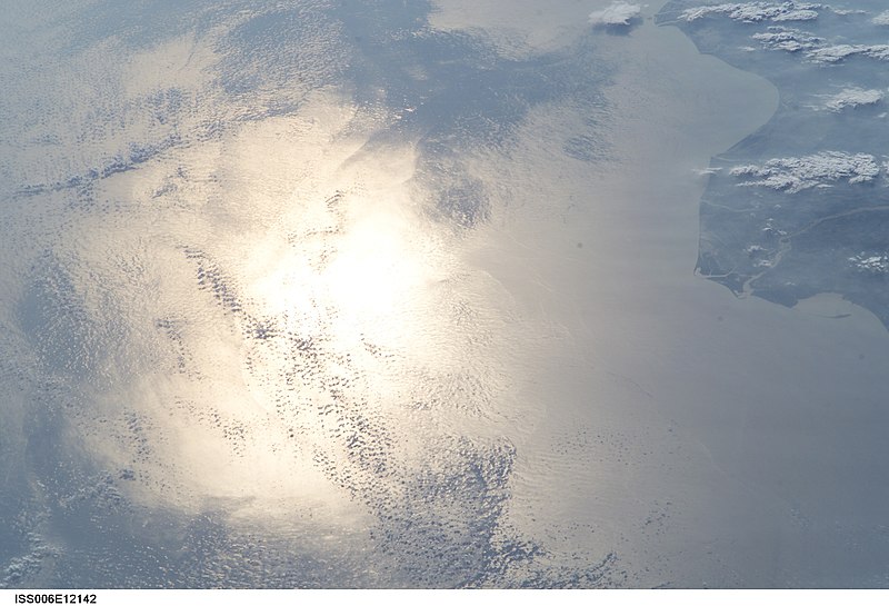 File:ISS006-E-12142 - View of Bay of Bengal.jpg