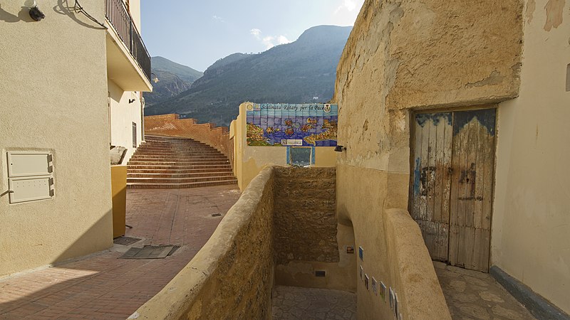 File:Il tunnel - panoramio.jpg